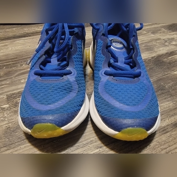 Nike Youth Sneakers - Picture 3 of 6